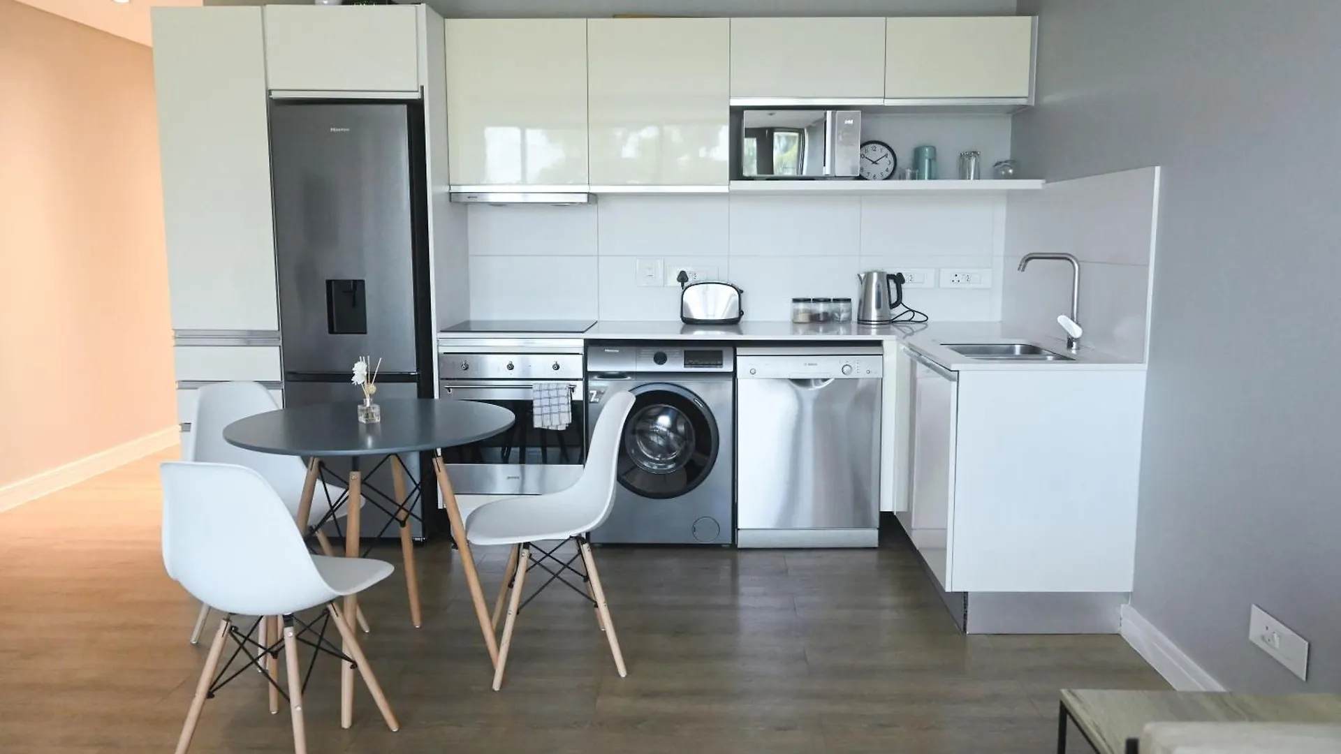 Modern One Bedroom In The Warwick Cape Town 0*,  Güney Afrika