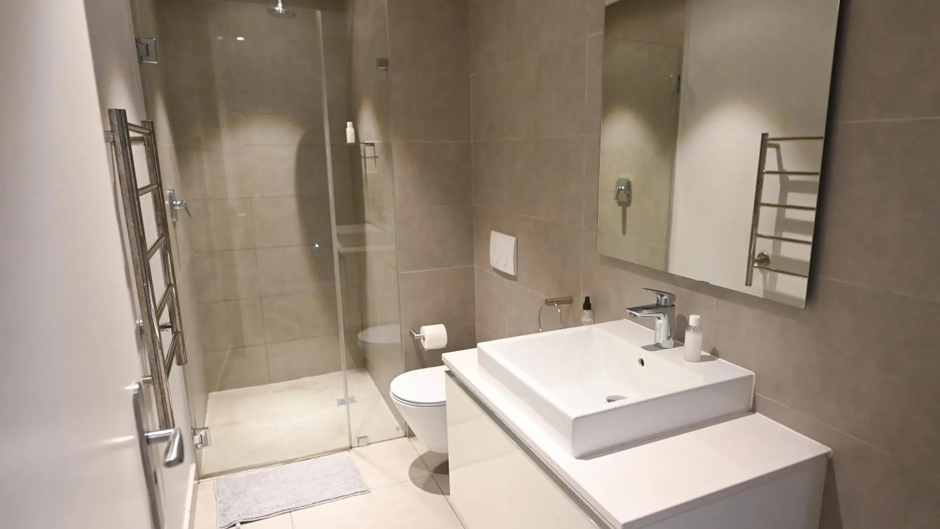 Modern One Bedroom In The Warwick Cape Town Daire